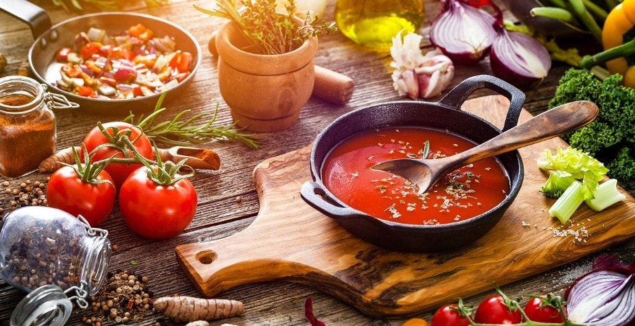 Você conhece os principais tipos de molho de tomate? Saiba diferenciá-los e veja receitas práticas para incluir no menu